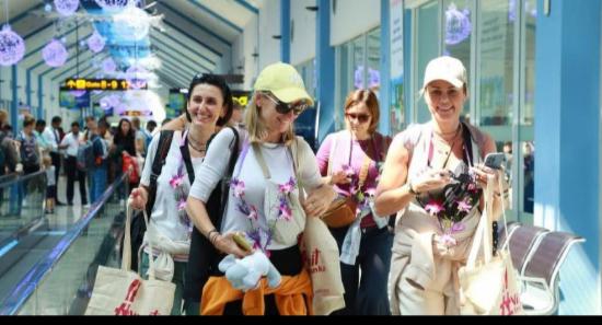 198,000 Tourist Arrivals in August